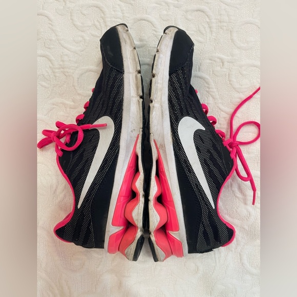 Nike Reax 9 athletic running shoes - Picture 1 of 5